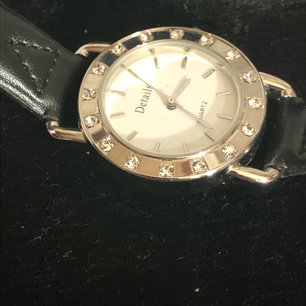 Women’s Watch - Picture 7 of 7